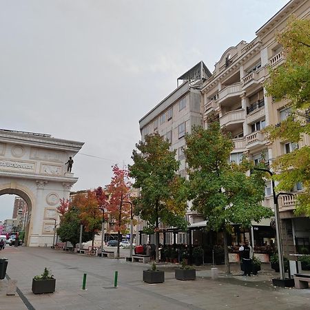 City Sqare Apartment Verde Skopje Bagian luar foto