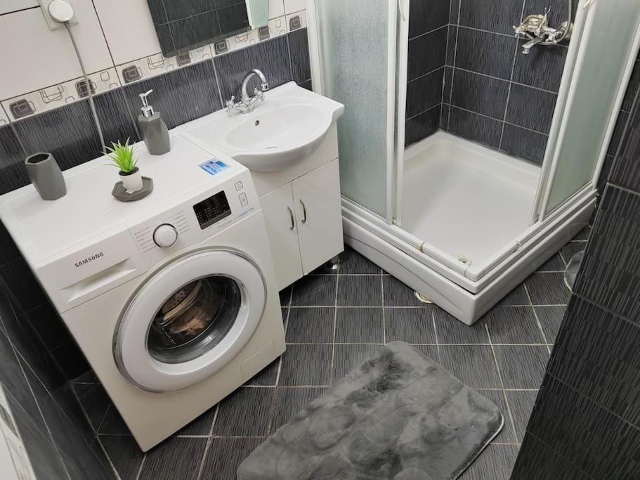 City Sqare Apartment Verde Skopje Bagian luar foto