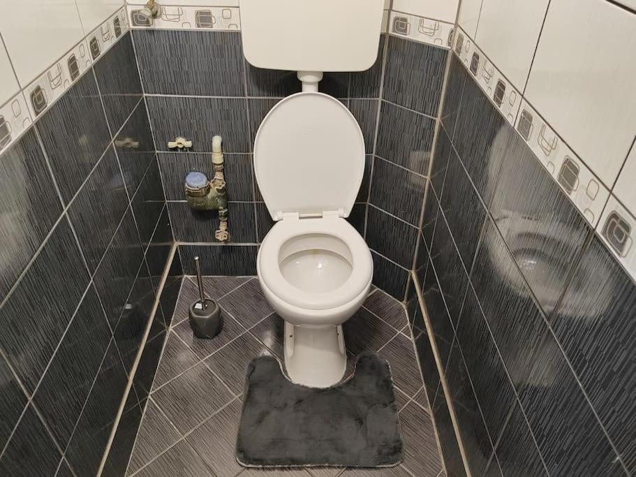 City Sqare Apartment Verde Skopje Bagian luar foto