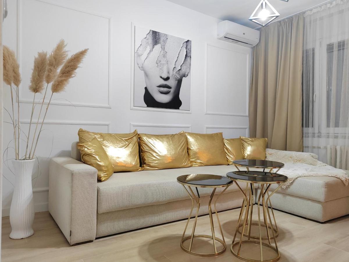 City Sqare Apartment Verde Skopje Bagian luar foto