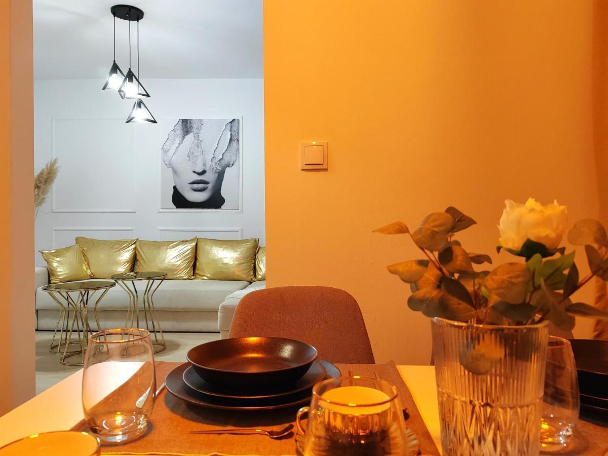 City Sqare Apartment Verde Skopje Bagian luar foto