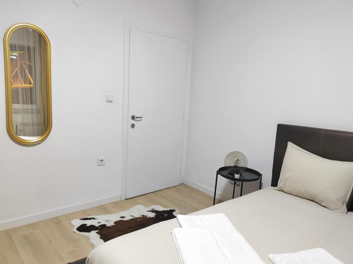 City Sqare Apartment Verde Skopje Bagian luar foto