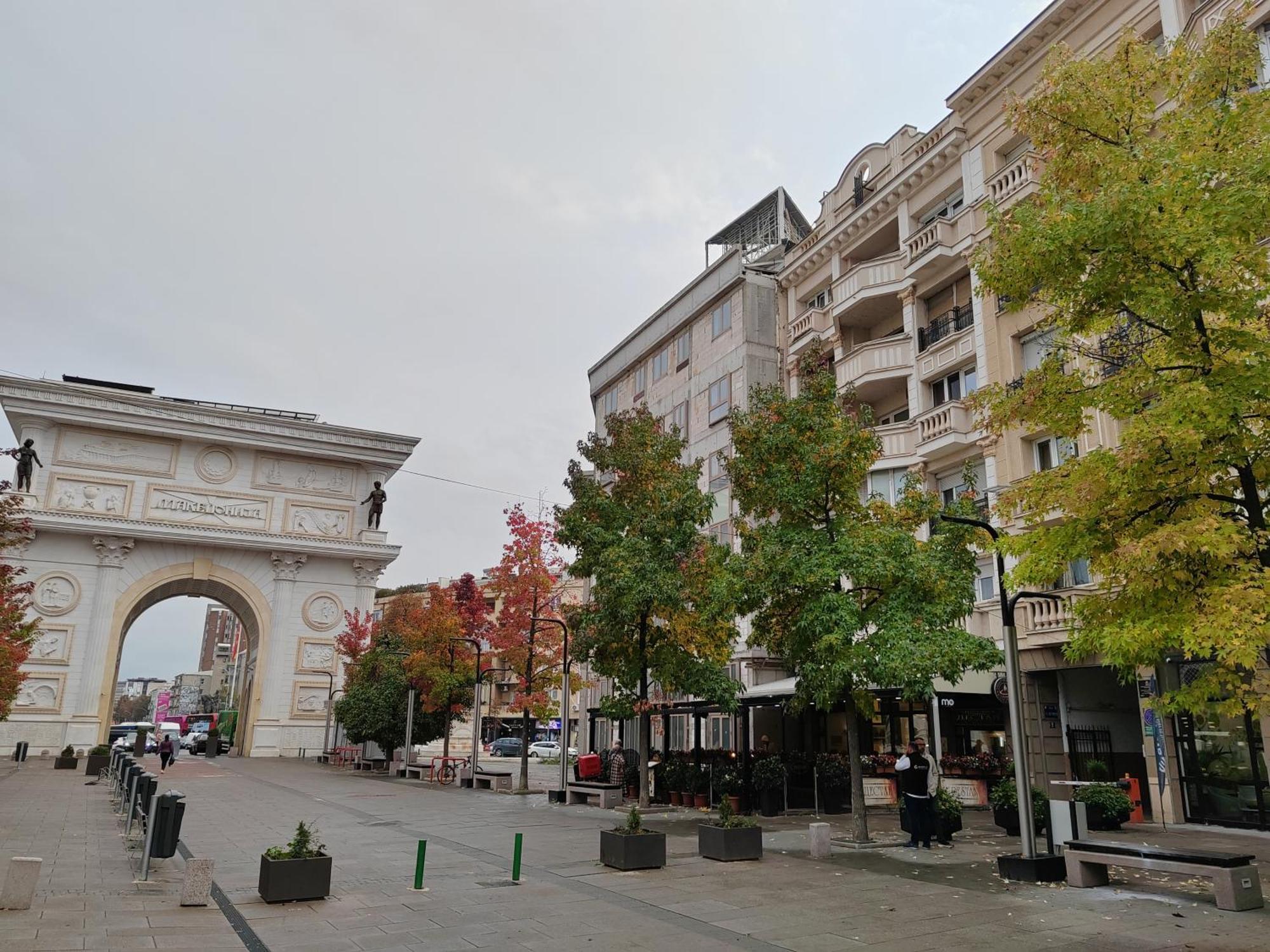 City Sqare Apartment Verde Skopje Bagian luar foto